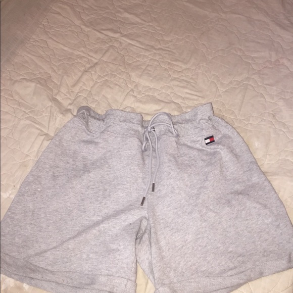 Tommy Hilfiger shorts😍 - Picture 2 of 5